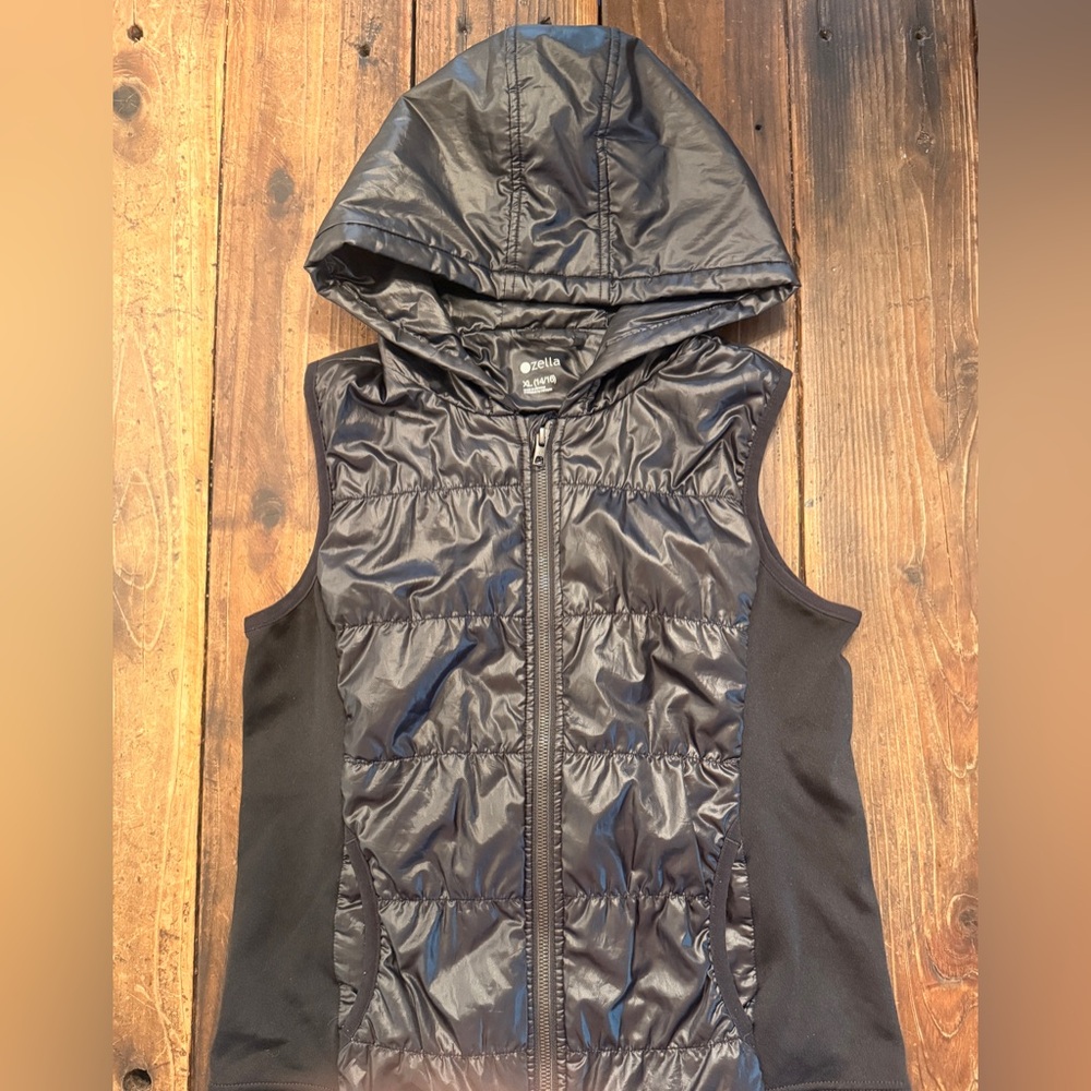 Girl’s Zella Black Zippered Hooded Vest size XL (14-16)